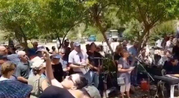 מרגש • הלוויה נערכה על רקע הפיוט של המנוח. צפו