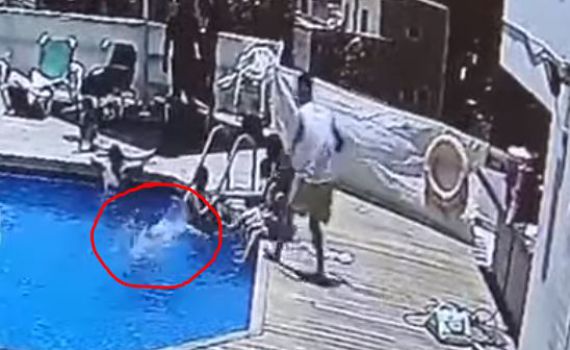 "הוא בולע מים": צפו: ערנות המציל הצילה ילד מטביעה