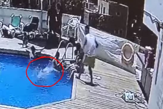 "הוא בולע מים": צפו: ערנות המציל הצילה ילד מטביעה