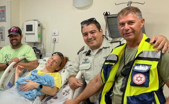 מזל טוב: שוטרי מג"ב יילדו אישה מהגולן באמצע הדרך