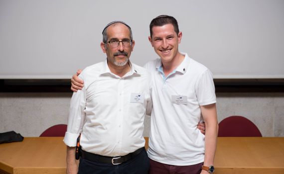 אב ובנו יחדיו על בימת הבוגרים: "זו גאווה גדולה"