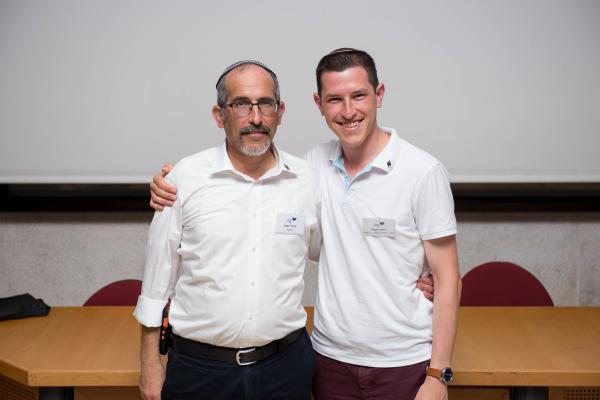 אב ובנו יחדיו על בימת הבוגרים: "זו גאווה גדולה"