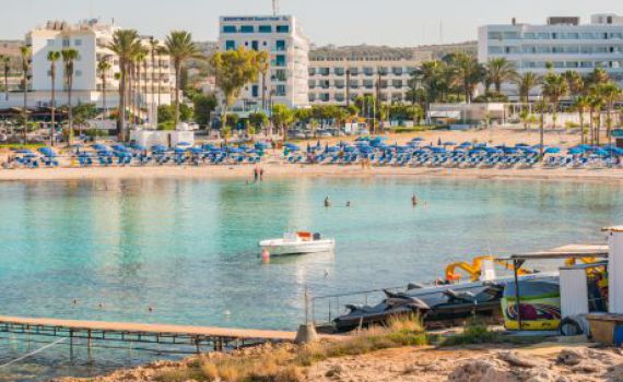 פרשת האונס בקפריסין: אל תאשימו רק את התיירת