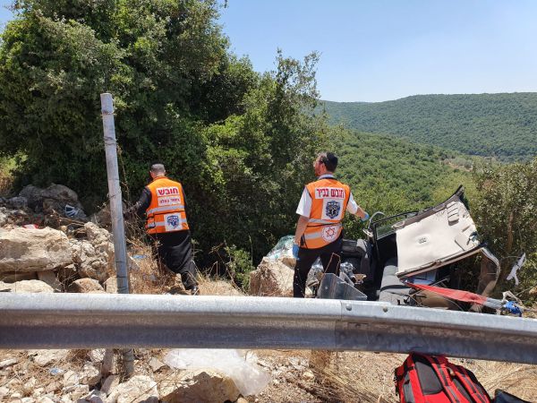 5 פצועים בהתהפכות רכב לתעלה בצפון