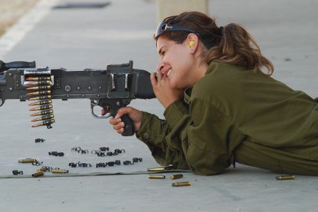 "הוסיפו 'חיילות' בתפילה לשלום חיילי צה"ל"