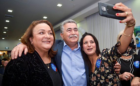 עמיר פרץ נבחר לראשות מפלגת העבודה