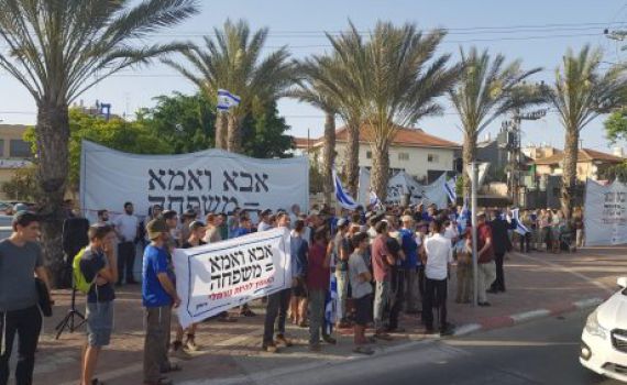 האם המאבק נגד הקהילה הלהט"בית מוסרי?