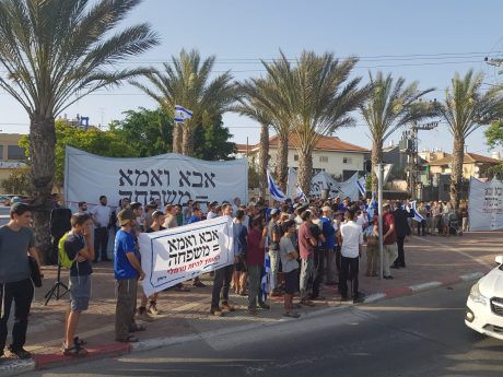 האם המאבק נגד הקהילה הלהט"בית מוסרי?