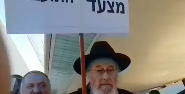 נורמלי? למה הרבנים מפגינים רק נגד הלהט"ב