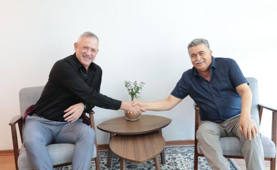 לקראת איחוד בשמאל: בני גנץ נפגש עם עמיר פרץ