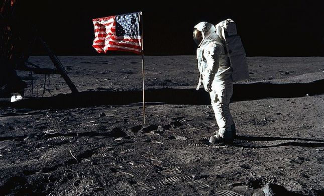  יובל לנחיתה על הירח: האם צריך לשמור מצוות בחלל?