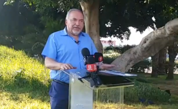 ליברמן: נתנגד לממשלה עם הרב רפי וסמוטריץ'