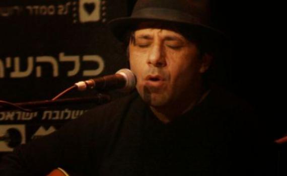 צפו: המחווה המרגשת שקיבל מאיר בנאי ז"ל מאחיו