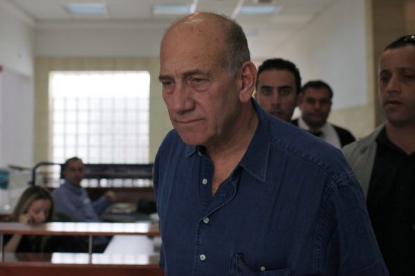 צפו: תושבת שדרות מתפוצצת על אהוד אולמרט