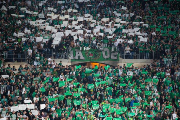 בושה: האוהדים הותקפו ולא יורשו להניף דגלי ישראל