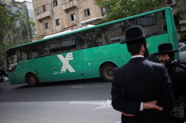 נהד אגד לנוסעת: "יש מקום רק לגברים"