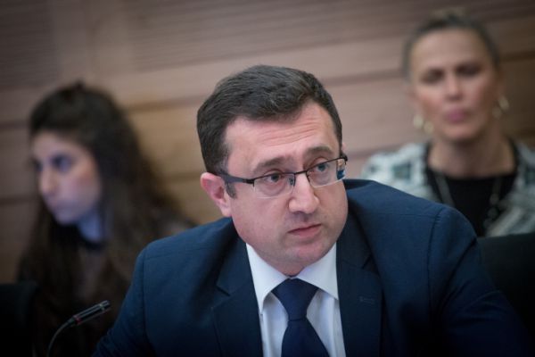 מכה לליברמן: ח"כ מישראל ביתנו ערק לליכוד