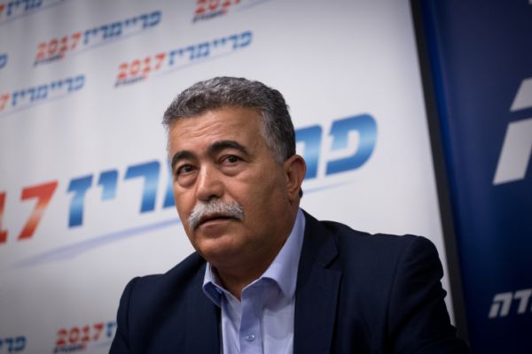עמיר פרץ: צריכים להביא 4 מנדטים מגוש הימין