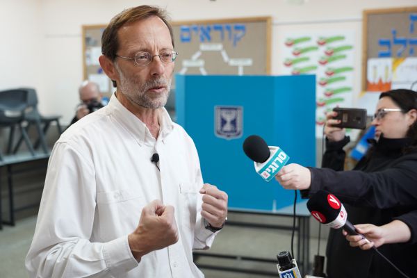 פייגלין הכריז: ביום ראשון בחירות על ראשות זהות