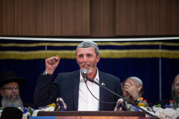 תחליט: אתה רב / מחנך / אבא / פוליטיקאי/ מטפל?