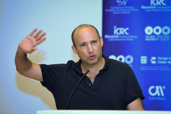 בנט: פייגלין וסמוטריץ' פונים אלינו דרך כתבות סרק