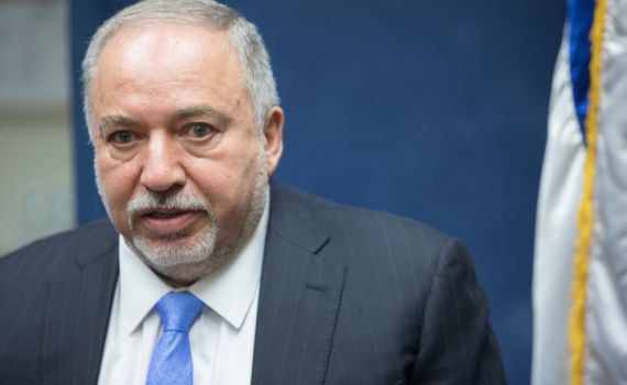 ליברמן: "המכינות הדתיות הופכות מליציות פרטיות"