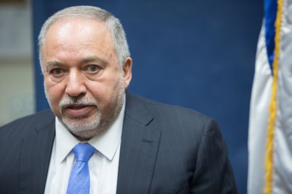 ליברמן: "המכינות הדתיות הופכות מליציות פרטיות"