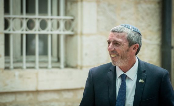 בעקבות הסערה: שר החינוך ייפגש עם מורים להט"בים