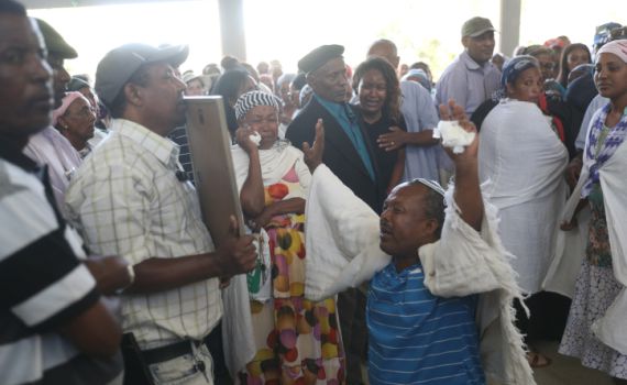 בצל המחאה: אלפים מלווים למנוחות את סלומון טקה ז"ל