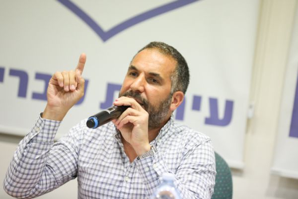 רון קובי התלונן במשטרה שהותקף בבניין העירייה