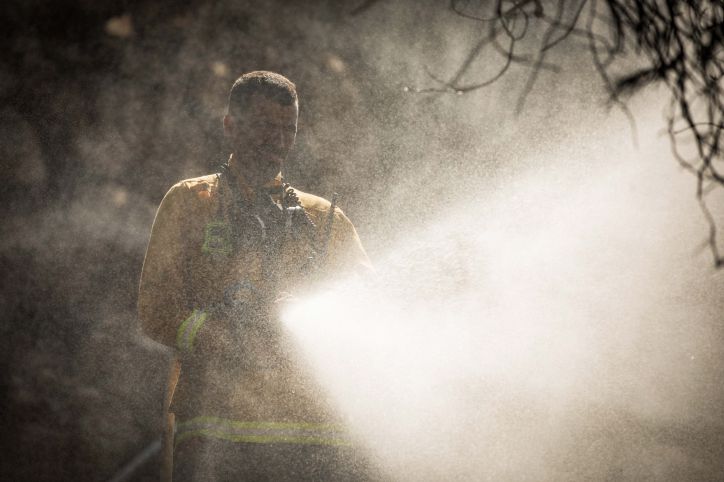 חום קיצוני וגל שריפות בכל הארץ- שריפה ענקית בחיפה