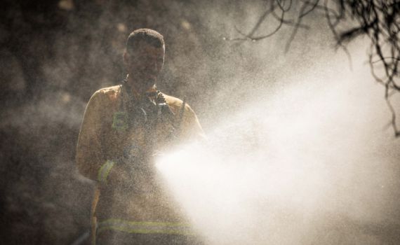 חום קיצוני וגל שריפות בכל הארץ- שריפה ענקית בחיפה