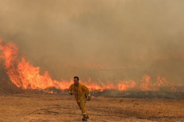 שריפה בי-ם: כביש 1 נפתח ותנועת הרכבות שבה לסדרה