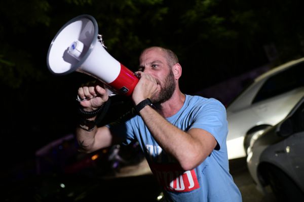 פעילי העבודה באו לפוצץ כנס של אהוד ברק