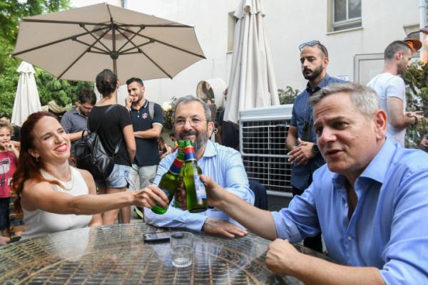 מכה לפרץ: עורק נוסף מהעבודה למחנה הדמוקרטי