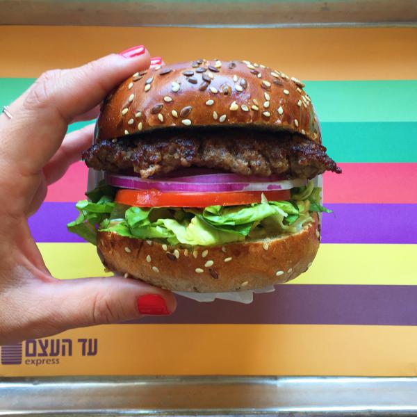 רשת 'עד העצם אקספרס' מגישה: טעים אפילו ב'בין המיצרים'