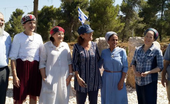 "ליטוף נחמה": עוז וגאו"ן מנציחים את שלושת הנערים