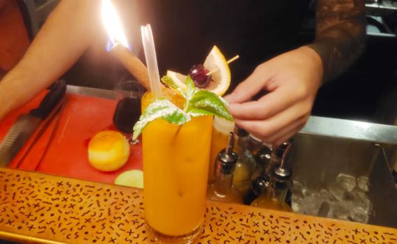 תפתחו ת'סטורי: איך הקוקטיילים הפכו למופע?