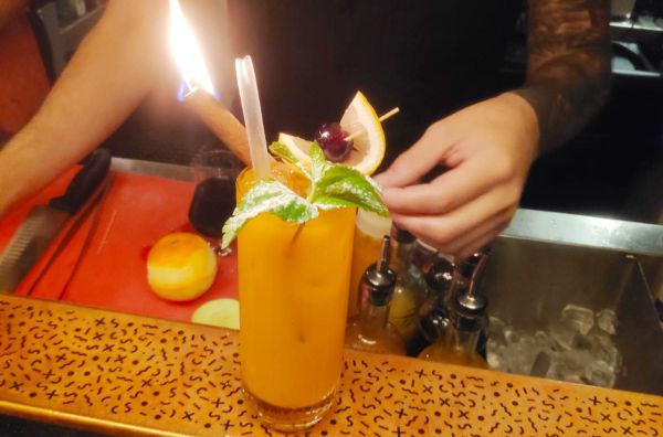 תפתחו ת'סטורי: איך הקוקטיילים הפכו למופע?