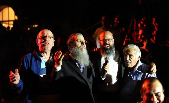 פריד עולה להר הזיתים: ענק הזמר במופעים משותפים