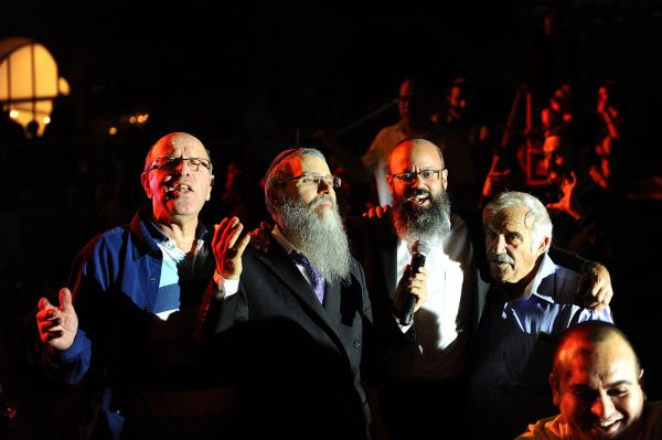 פריד עולה להר הזיתים: ענק הזמר במופעים משותפים