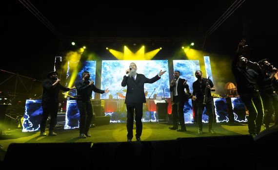 הר הזיתים התמלא אורה במופע של אברהם פריד