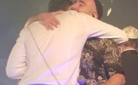 צפו: המפגש המרגש בין עומר אדם לשוואקי