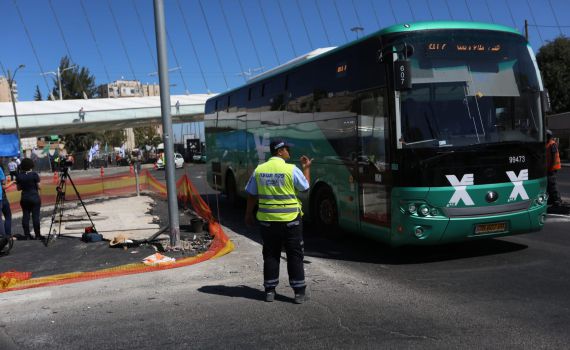 בדרך לפקקים: הכניסה לי-ם נחסמה • צפו בגלריה