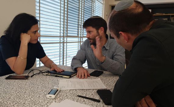 ללא עוררין: זה השושבין של האיחוד שהתרחש בימין