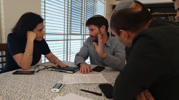 ללא עוררין: זה השושבין של האיחוד שהתרחש בימין