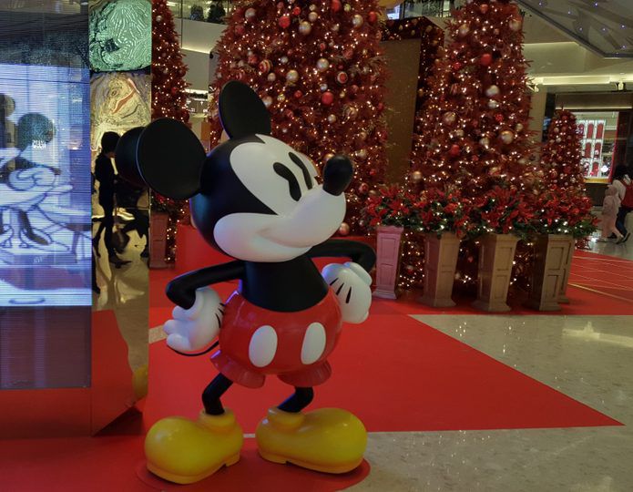 משבר בדיסני: נכדתו של המייסד תוקפת את המנכ"ל