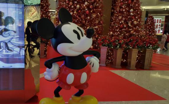 משבר בדיסני: נכדתו של המייסד תוקפת את המנכ"ל