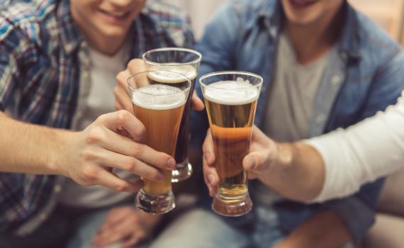 סכנת האלכוהול: בני הנוער הם לא הבעיה