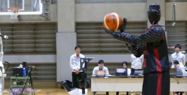 מטורף: צפו בכדורסלן הרובוטי ששיגע את הרשת